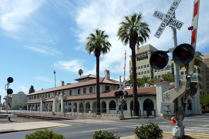 Self Guided Scavenger Hunt: Fresno Art & History - Starting and Ending Points in Fresno