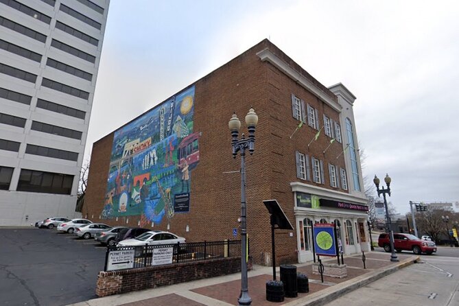 Self-Guided Scavenger Hunt: Knoxville's Perfect Blend - Who Will Appreciate This Tour Most?