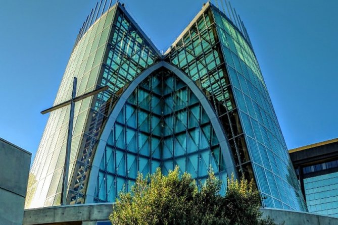 Self-Guided Scavenger Hunt: Oakland Charms - Starting Point at Frank H. Ogawa Plaza