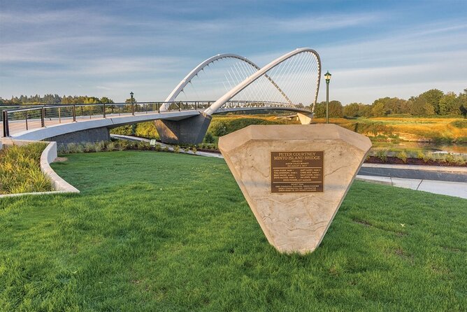 Self-Guided Scavenger Hunt: Salem Oregon's Beautiful Capital - Starting Point at 900 Court St NE, Salem