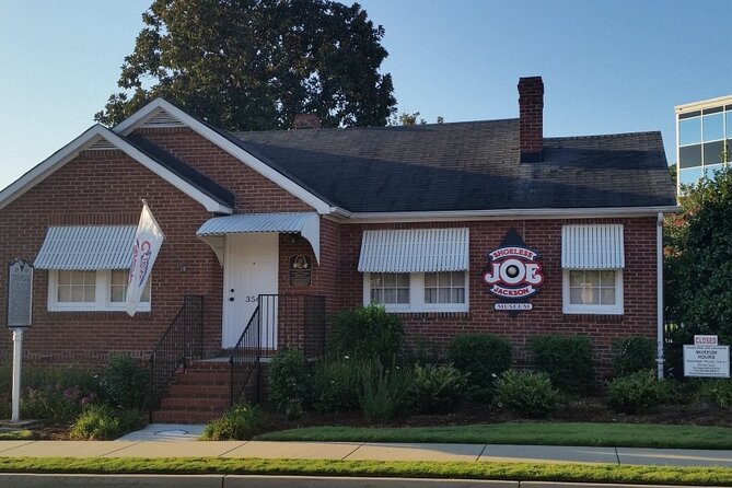 Self Guided Scavenger Hunt: The Great Greenville Gambit - Explore Greenville at Your Own Pace with The Great Greenville Gambit