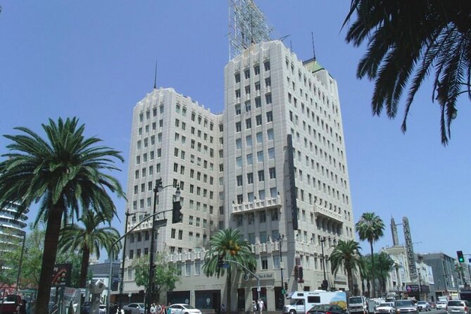 Self Guided Scavenger Hunt: Tinseltown's Biggest Stars - Accessibility and Physical Requirements