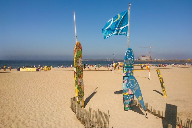 Self-guided tour Bike + Surf - Enjoying a Traditional Portuguese Lunch at City Park