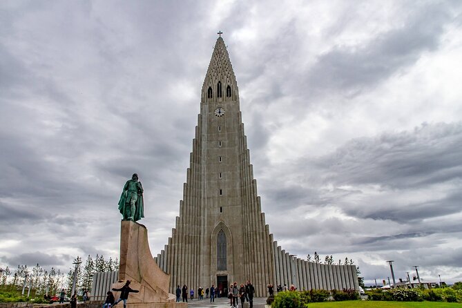 Self Guided Walk through Reykjavik's Highlights - Admiring Modern Art: The Sun Voyager Sculpture