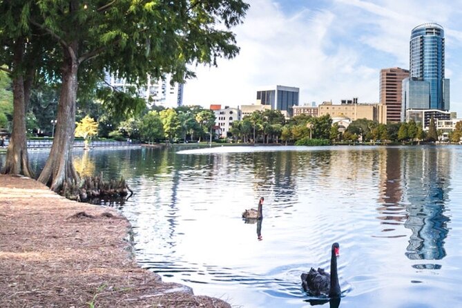 Self-Guided Walking Audio Tour around Lake Eola in Orlando - Recommendations for Food and Drinks