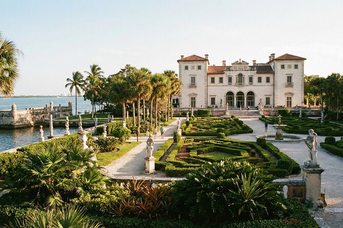 Self Guided Walking Tour at Miami - Starting Point at the Art Deco Welcome Center on Ocean Drive