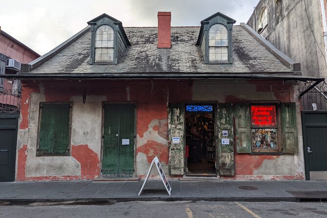 Self-Guided Walking Tour French Quarter In New Orleans - Enjoy a Drink at Pat OBrien’s and Hear the Legend of the Hurricane