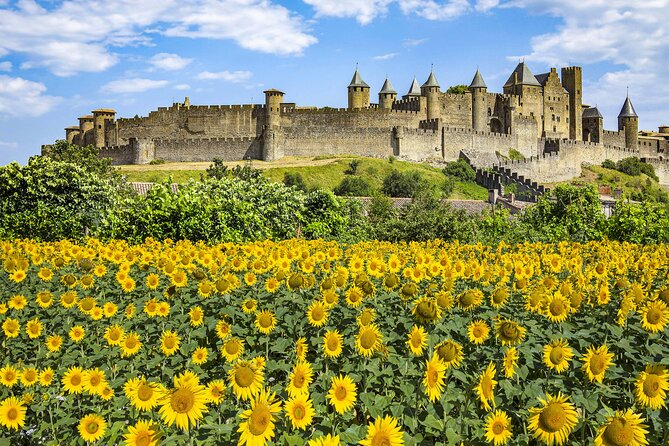 Self-Guided Walking Tour in Carcassone Medieval Town - Inside the Castle of the Dukes of Carcassonne: Exploring Château Comtal