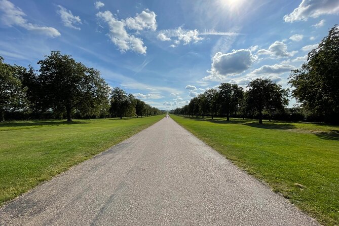 Self-Guided Walking Tour of Windsor Town with Mobile App - Exploring Windsor with a Self-Guided Walking Tour and Mobile App