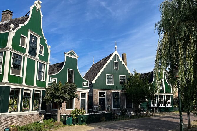 Self-guided walking tour over the Zaanse Schans - Visiting the Tingieterij Holland and the Zaan River Views