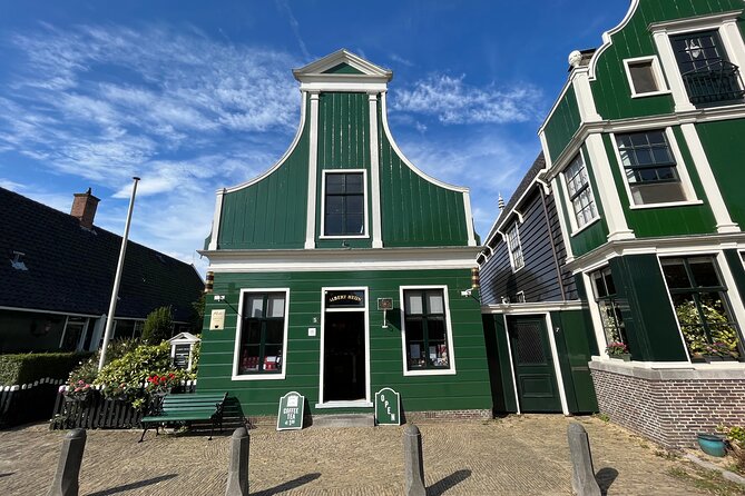 Self-guided walking tour over the Zaanse Schans - Exploring the Old Bakery and Soap Making