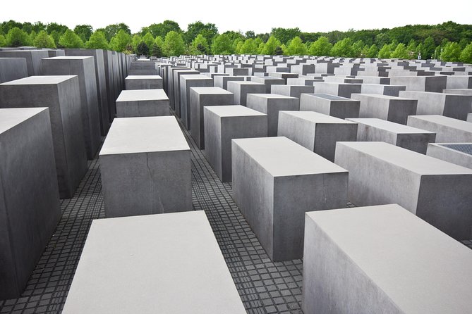 Semi-Private Berlin - Jewish Heritage Shore Excursion from Warnemünde & Rostock - Reflecting at the Holocaust Memorial