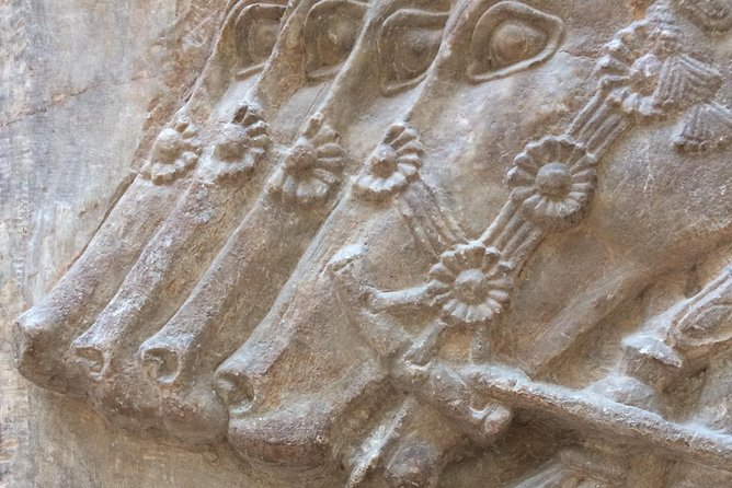 Semi-Private Louvre Masterpieces with Reserved Entrance Time - Navigating the Louvre’s Vastness Efficiently