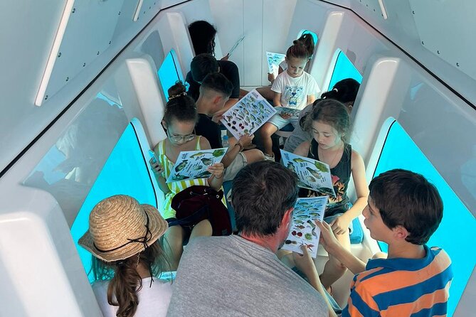 Semi-submarine: visit to the seabed of Porto Bay - The Captain’s Role and Commentary