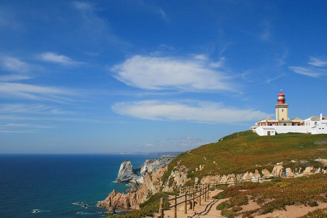 Senior Tourism: Gastronomic and cultural experience near Lisbon - Seafood Lunch at an Atmospheric Beachside Restaurant