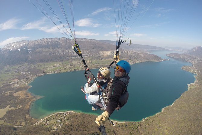 Sensation paragliding flight over the magnificent Lake Annecy - The Acrobatic Tandem Flight Over Lake Annecy