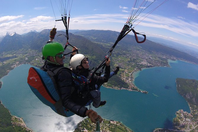 Sensation paragliding flight over the magnificent Lake Annecy - What Sets This Tour Apart: Professional Pilots and Strong Reviews