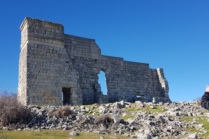 Sensational Setenil by e-bike (full day) - Comfortable E-Bikes and Safety Gear