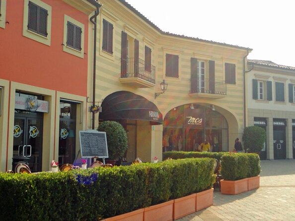 Serravalle outlet, private shopping tour from Milan. - Discover the Convenience of a Private Serravalle Outlet Shopping Tour from Milan