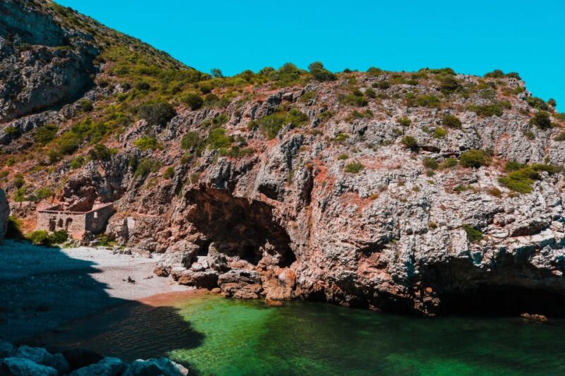 Sesimbra: Arrábida Beaches & Caves Boat Tour with Snorkeling - Discover the Starting Point at Sesimbra Harbor