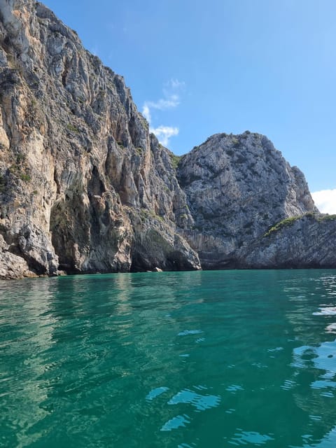 Sesimbra: Boat trip along beaches and bays with snorkeling - What Makes the Sesimbra Boat Trip Unique?