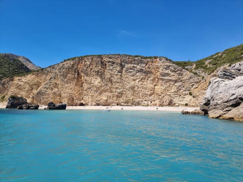 Sesimbra: Boat trip along beaches and bays with snorkeling - The Experience Provider: 100Salpicos Boat Tours