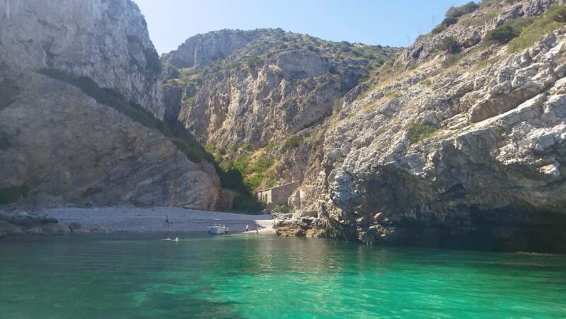 Sesimbra: Boat Trip with Snorkeling at Secret Beaches and Bays - The Guide’s Role and Multilingual Support