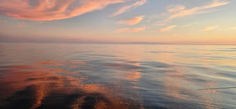 Sesimbra: Rote of Wonders/ Private Boat Tour along the cost - Relaxing on Board with Sunbathing and Sea Dips