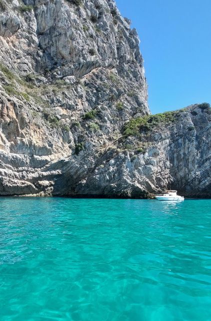 Sesimbra: Secret Bays and Beaches Boat Tour with Snorkeling - Uncovering Sesimbras Secret Beaches from Blue Coast Tours
