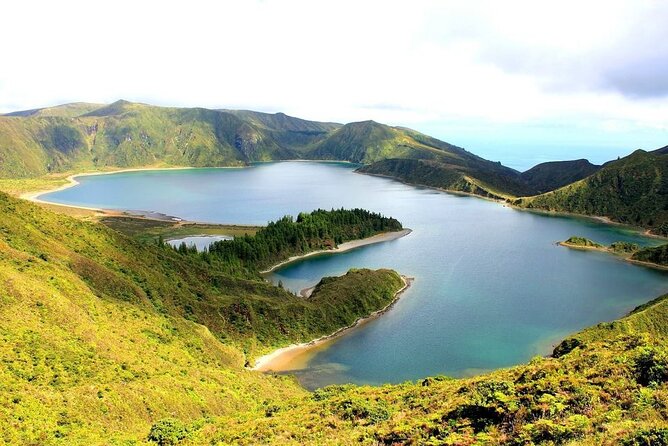 Sete Cidades / Lagoa do Fogo - Full Day Tour - Exploring Lagoa do Canario in the Natural Park