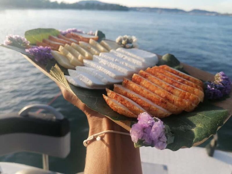 Setúbal: Sunrise On-Board with Light Breakfast - Key Points