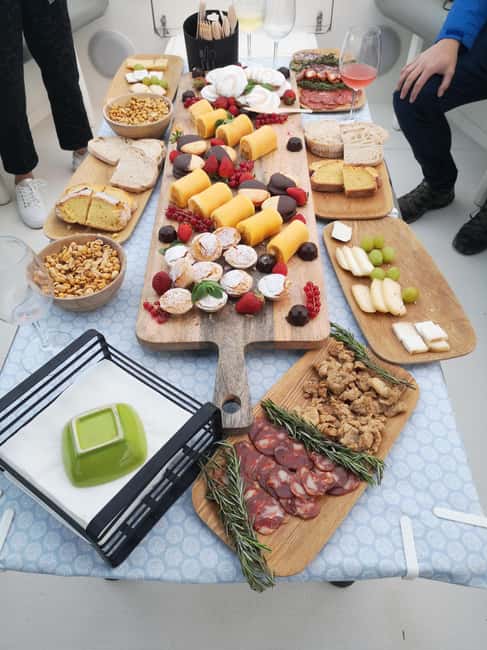 Setúbal: Sunrise On-Board with Light Breakfast - Scenic Views of Setúbal’s Awakening City