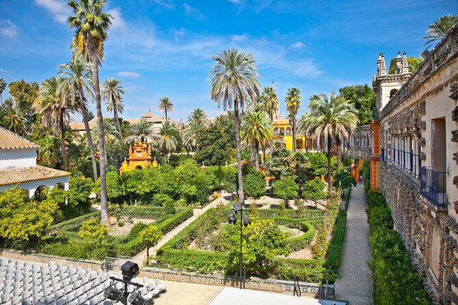 Sevilla: Guided tour to the Alcazar + Cathedral and Giralda - Logistics and Group Size