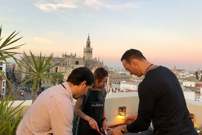 Sevilla: Panoramic Highlights Rooftop Tour & Paella Cooking Class - The 30-Minute Seville Panorama Highlights Tour