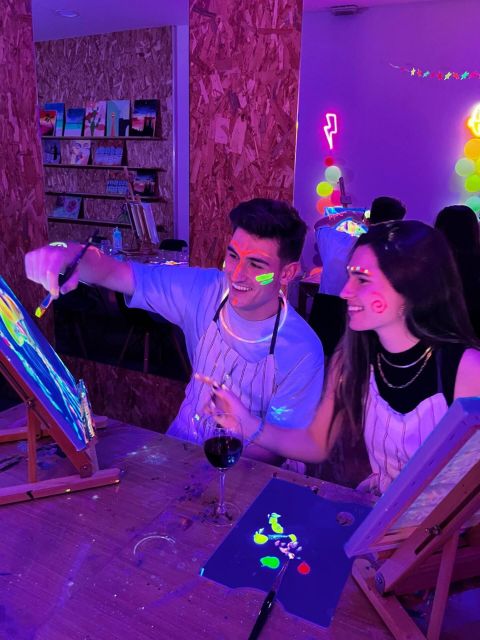Sevilla: Wine Gogh Glow Academy Paint and Sip Classes - Sevilla’s Art and Wine Experience at Wine Gogh Glow Academy
