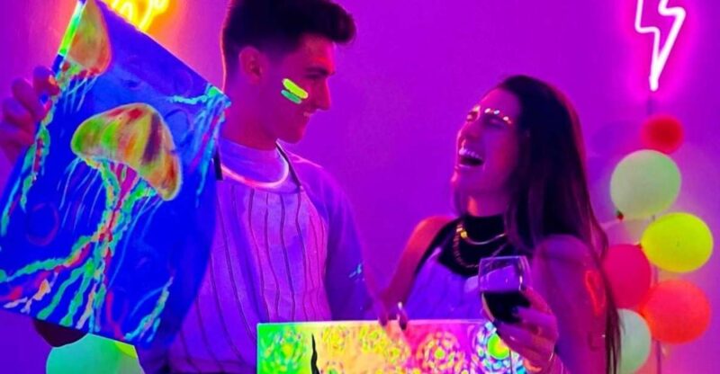 Sevilla: Wine Gogh Glow Academy Paint and Sip Classes - Professional Instruction and Themed Inspiration