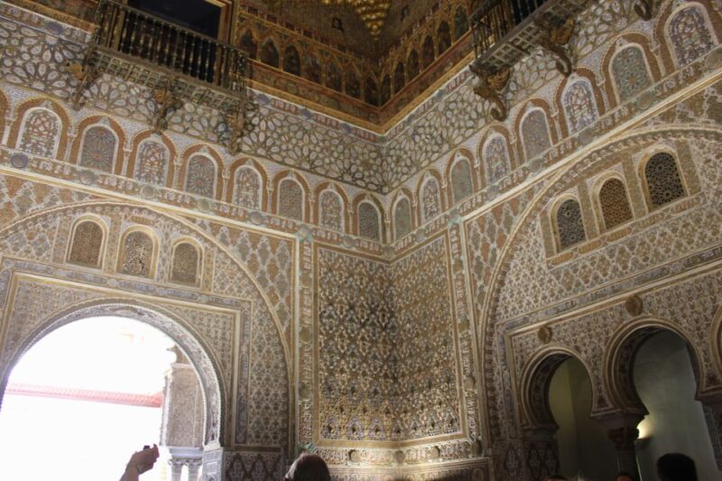 Seville: Alcazar, Cathedral, and Giralda Skip-the-Line Tour - The Guide: Knowledge and Personality