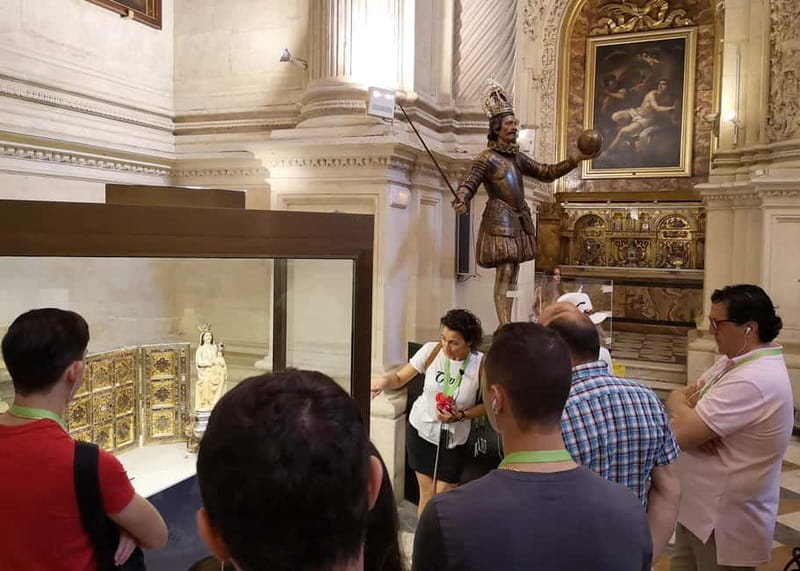Seville: Alcázar, Cathedral, and Giralda Small-Group Tour - Climbing the Giralda for Panoramic City Views