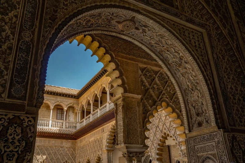 Seville: Alcázar, Cathedral, and Giralda Small-Group Tour - The Guide’s Role in Enriching the Experience