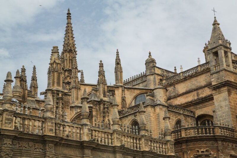 Seville Alcázar, Cathedral and Giralda Tour with Tickets - The UNESCO-listed Seville Cathedral and the Tomb of Columbus