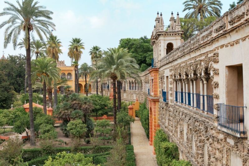 Seville Alcázar, Cathedral and Giralda Tour with Tickets - The Expertise and Style of the Guides