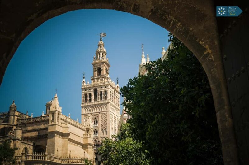 Seville: Alcázar, Cathedral & Giralda Skip-the-Line Tour - The Personal Touch of Expert Guides and Audio Technology