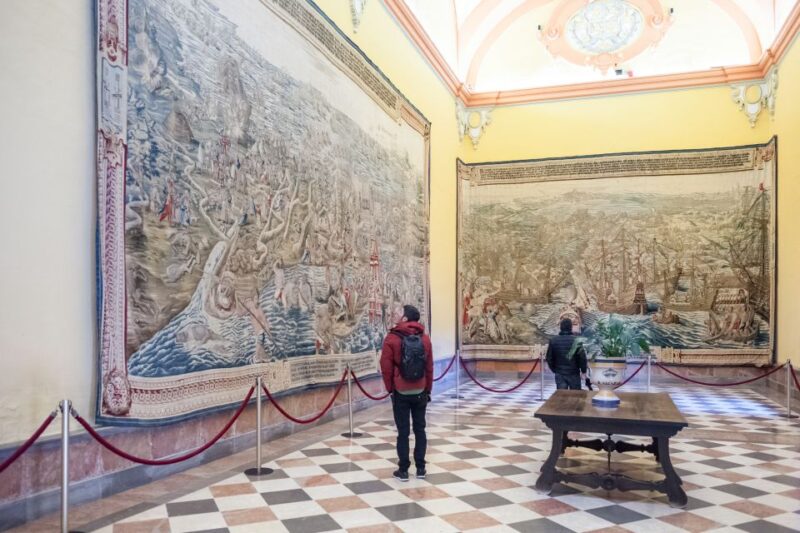 Seville: Alcazar Guided Tour with Entrance - Visit the Santa Cruz Neighborhood Alongside the Alcazar