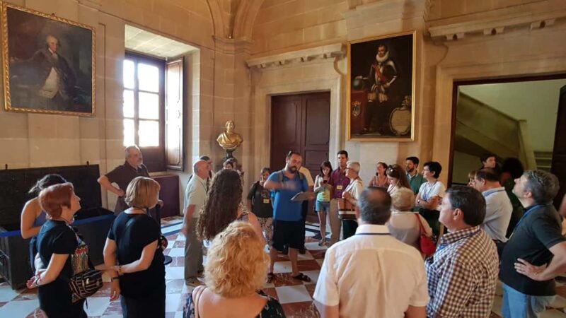 Seville: Archive of the Indies Guided Tour - The Guide’s Expertise and Storytelling Style