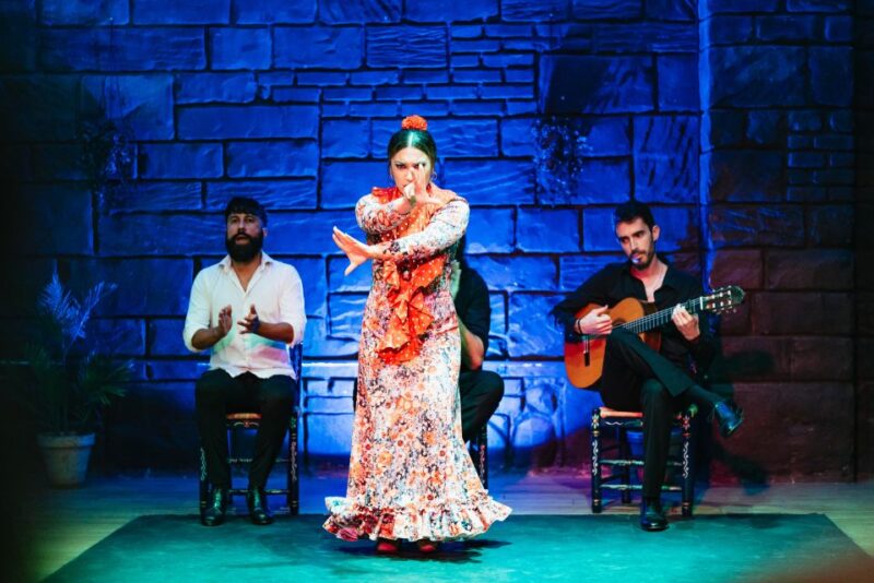 Seville: Baraka Sala Flamenca Show with Drink in Triana - The Show’s Schedule and Pacing
