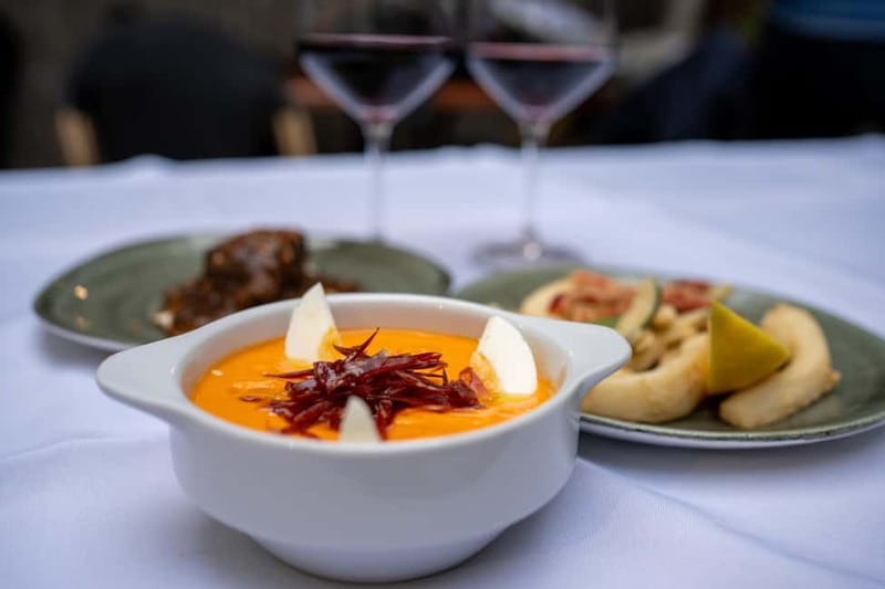 Seville: Cathedral and Giralda Guided Tour with Tapas - Exploring Seville’s Iconic Cathedral with Priority Access