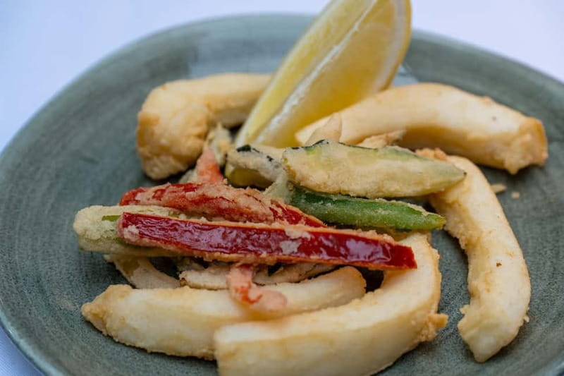 Seville: Cathedral and Giralda Guided Tour with Tapas - Meeting Point and Tour Logistics