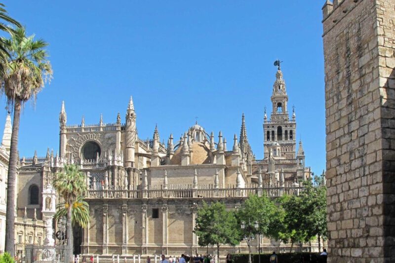 Seville: Cathedral, Giralda & Alcázar Guided Tour - Walking Through Seville’s Jewish Quarter