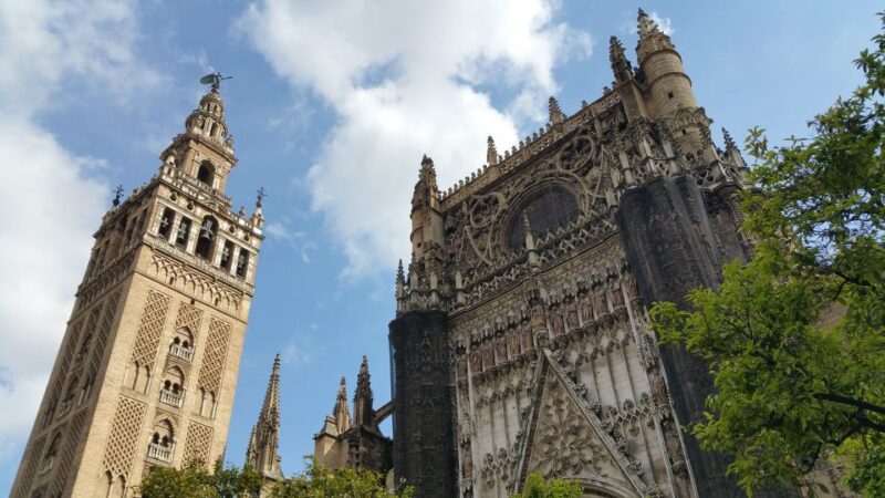 Seville: Cathedral & Giralda Fast-Track Guided Tour - How the Tour Starts at the Tourist Office in Plaza del Triunfo