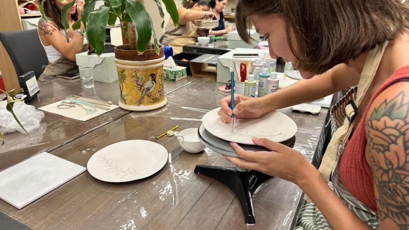 Seville: Ceramic painting workshop - Experience the Art of Ceramic Painting in Seville